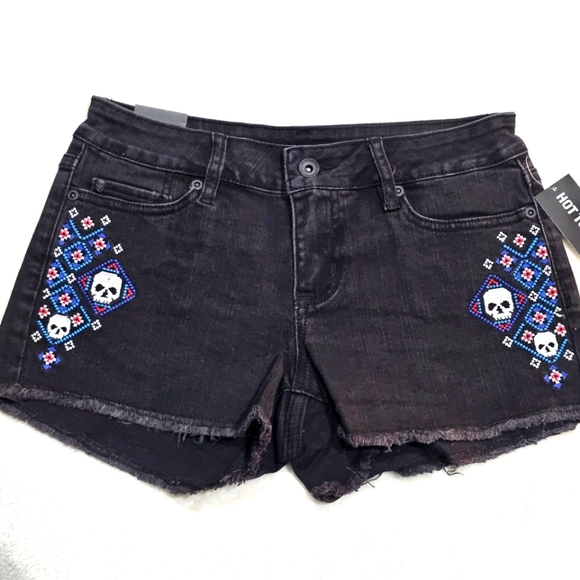 Blackheart Denim - Blackheart Skull Embroidered Raw Hem Black Denim Shorts | Low Rise Sz 3 NWT